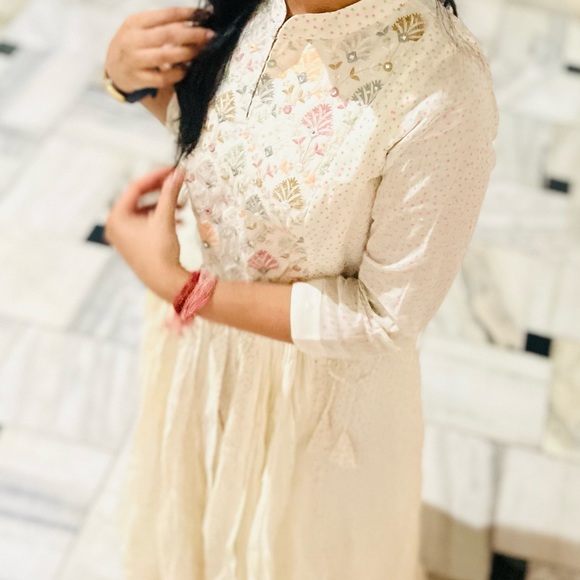 Off white maxi dress with side tie up strings on cotton fabric - Picture 4 of 6